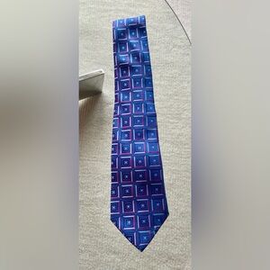 Jones New York Mens Blue, Red, Pink Square Pattern Tie.100% Silk Brand